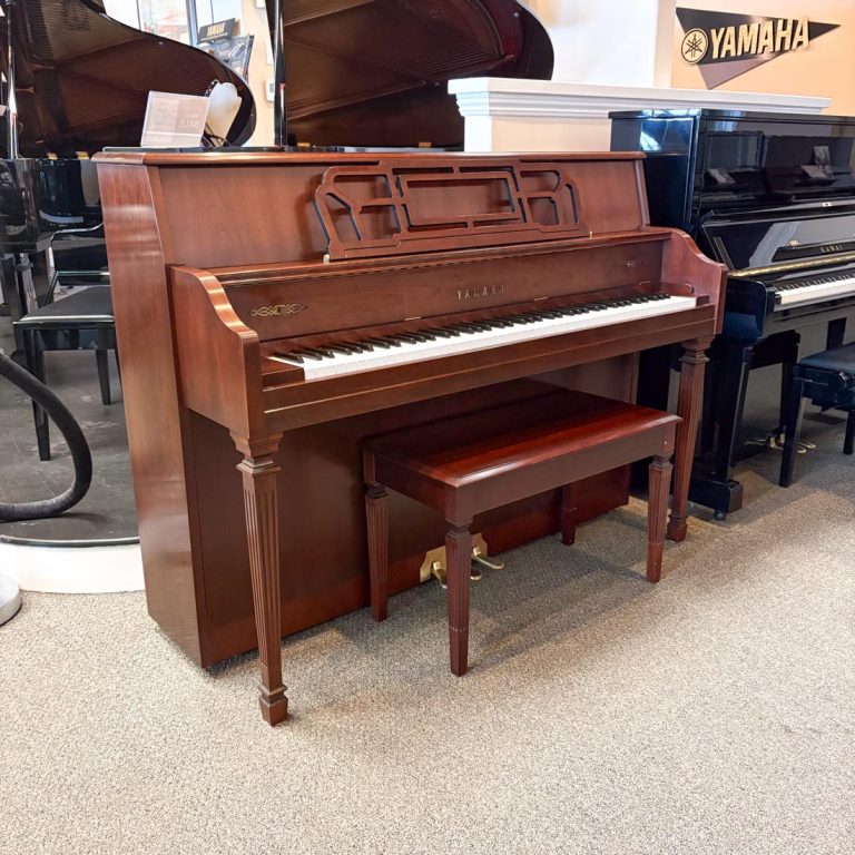 2011 Yamaha M560H Traditional Upright #H0164451