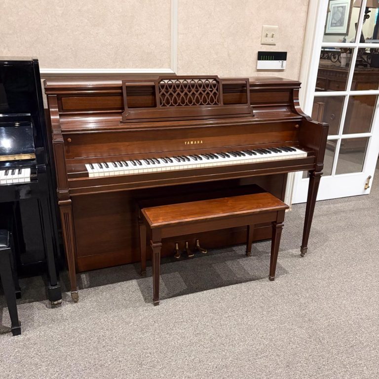 1970 Yamaha M2 Traditional Upright #991704