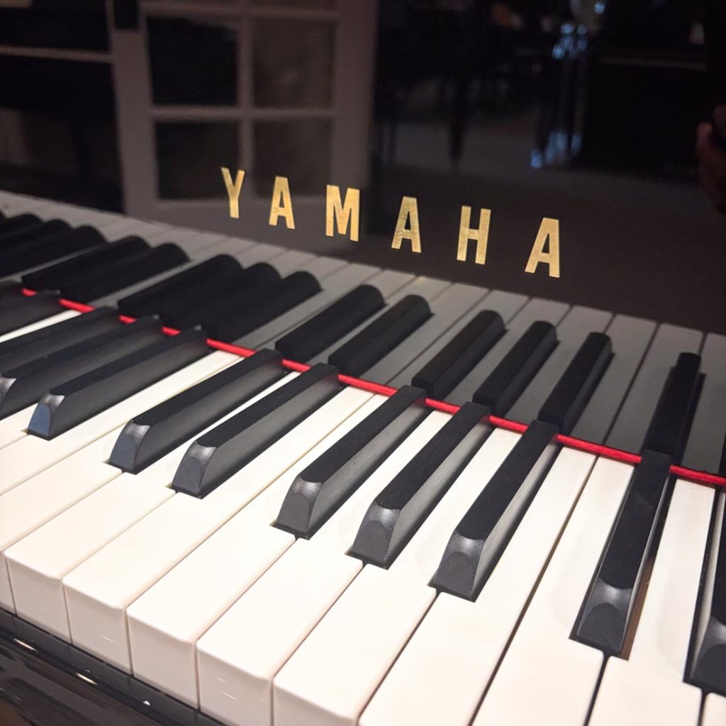 2002 Yamaha C3 Traditional Grand #6011566