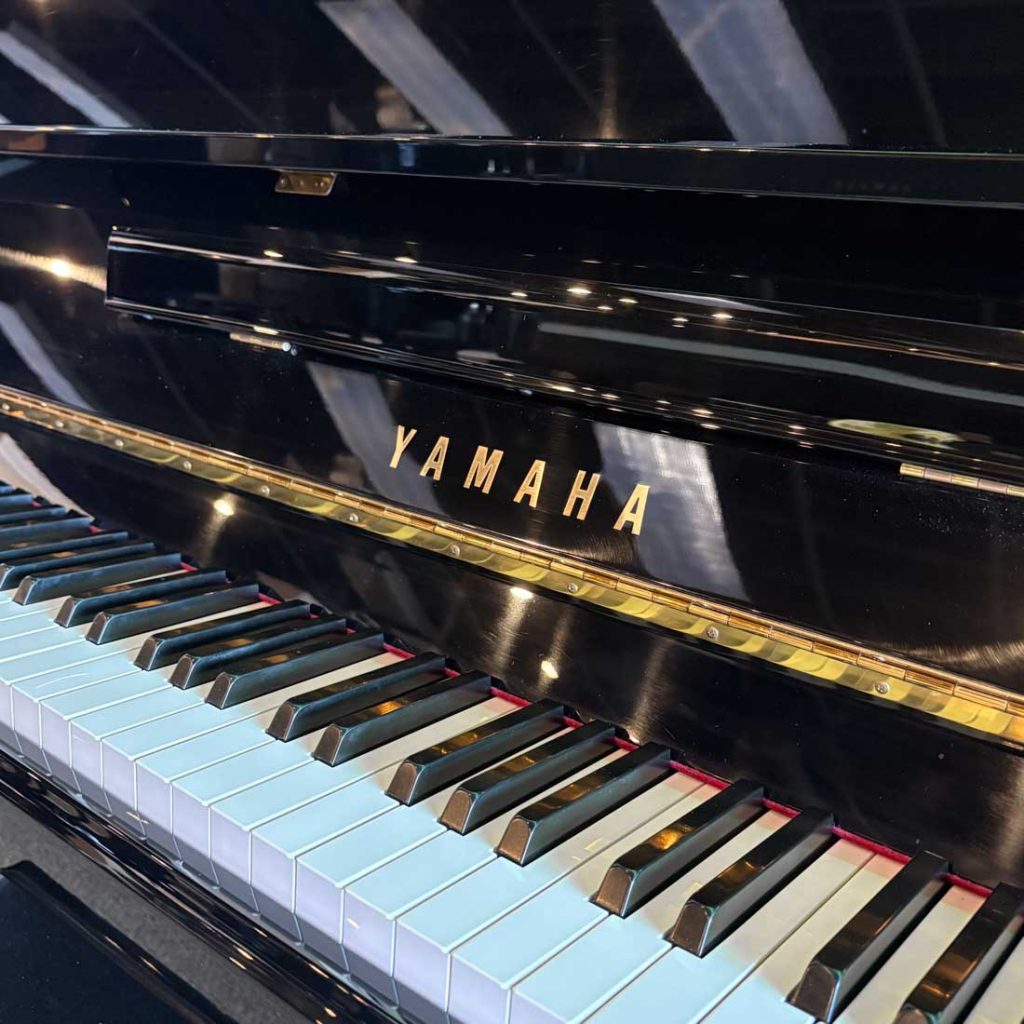 1991 Yamaha M1E Traditional Upright #170960