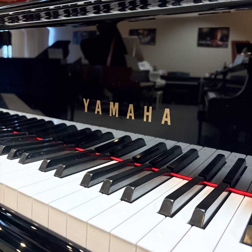 2011 Yamaha GC1M Traditional Grand #6323324